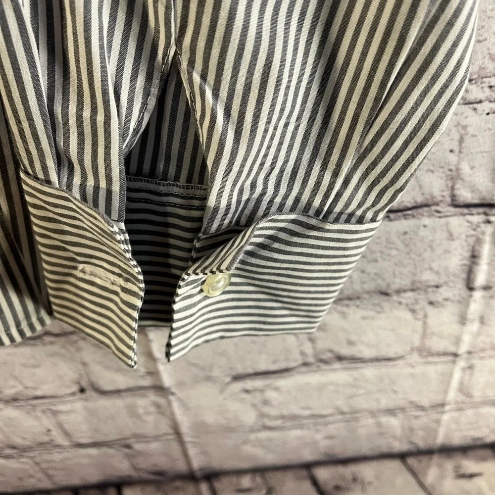 Mirrors Ladies gray pin stripes shirt. Button down front and buttons on sleeves. - Picture 6 of 7